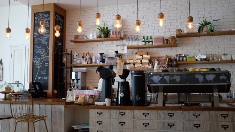 boutique-DALUIS-min_coffee_shop_light_cafe_coffee_shop-32620